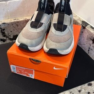 Nike Flex Plus (PS)Black and Gray Kids' Slip-On Shoes size 2Y